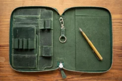 Galen Leather Zippered A5 Notebook Folio - Crazy Horse Forest Green 14 Galen Leather Zippered A5 Notebook Folio - Crazy Horse Forest Green -Office Supplies Shop GalenLeather NotebookFolio A5 CrazyHorseGreen 2