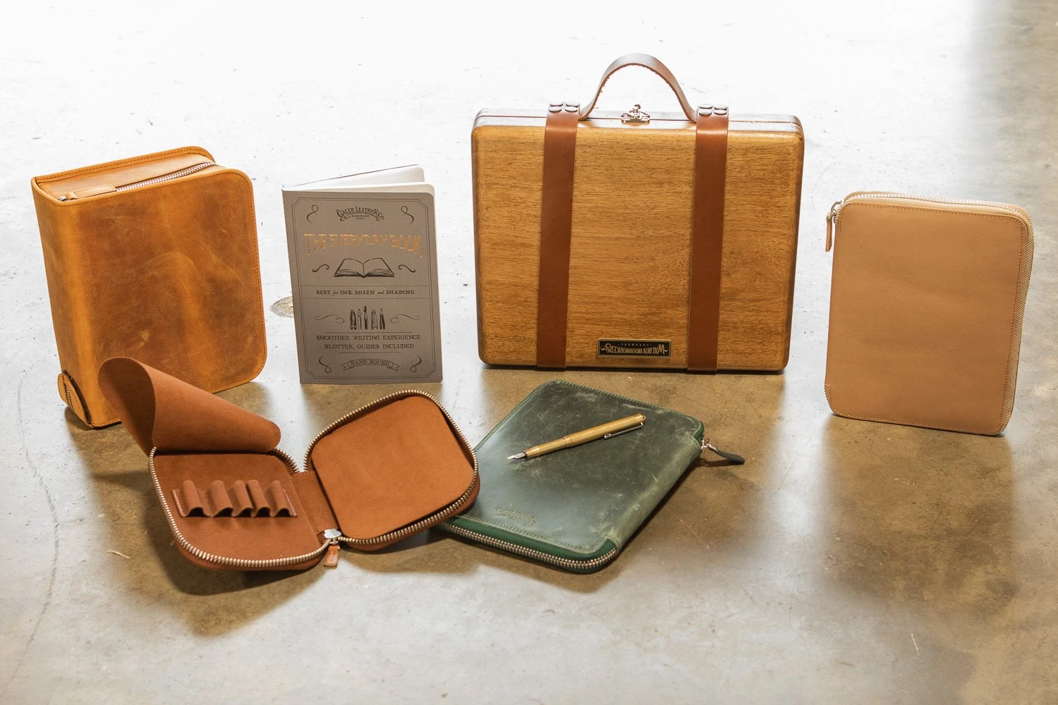 Galen Leather Zippered A5 Notebook Folio - Crazy Horse Forest Green 9 Galen Leather Zippered A5 Notebook Folio - Crazy Horse Forest Green - Image 9