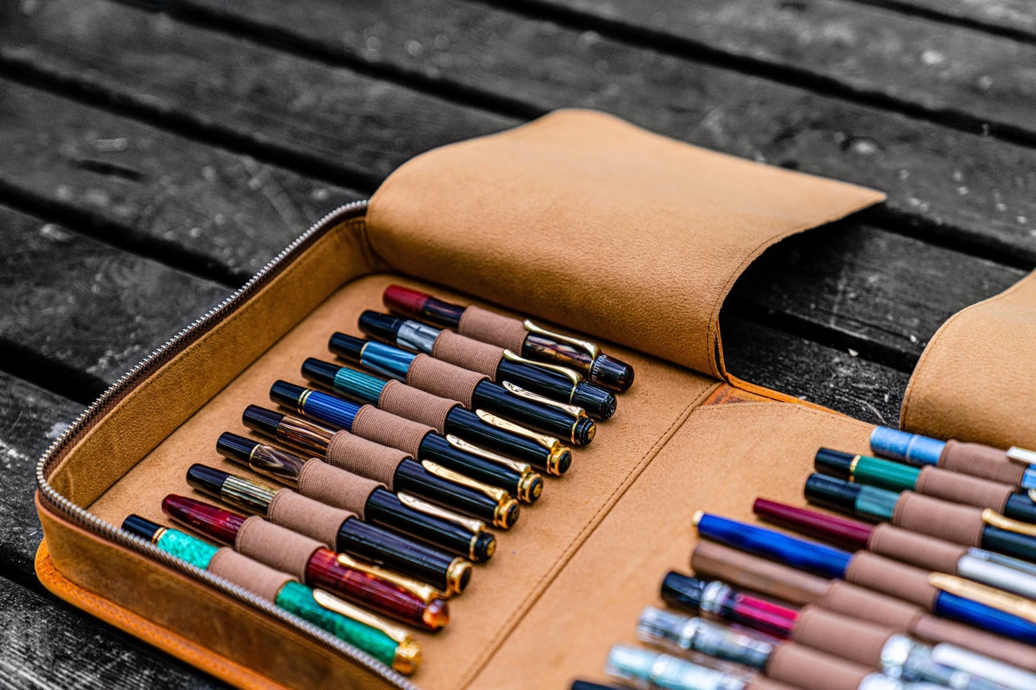 Galen Leather Zippered 40 Slot Pen Case - Crazy Horse Brown 9 Galen Leather Zippered 40 Slot Pen Case - Crazy Horse Brown - Image 9