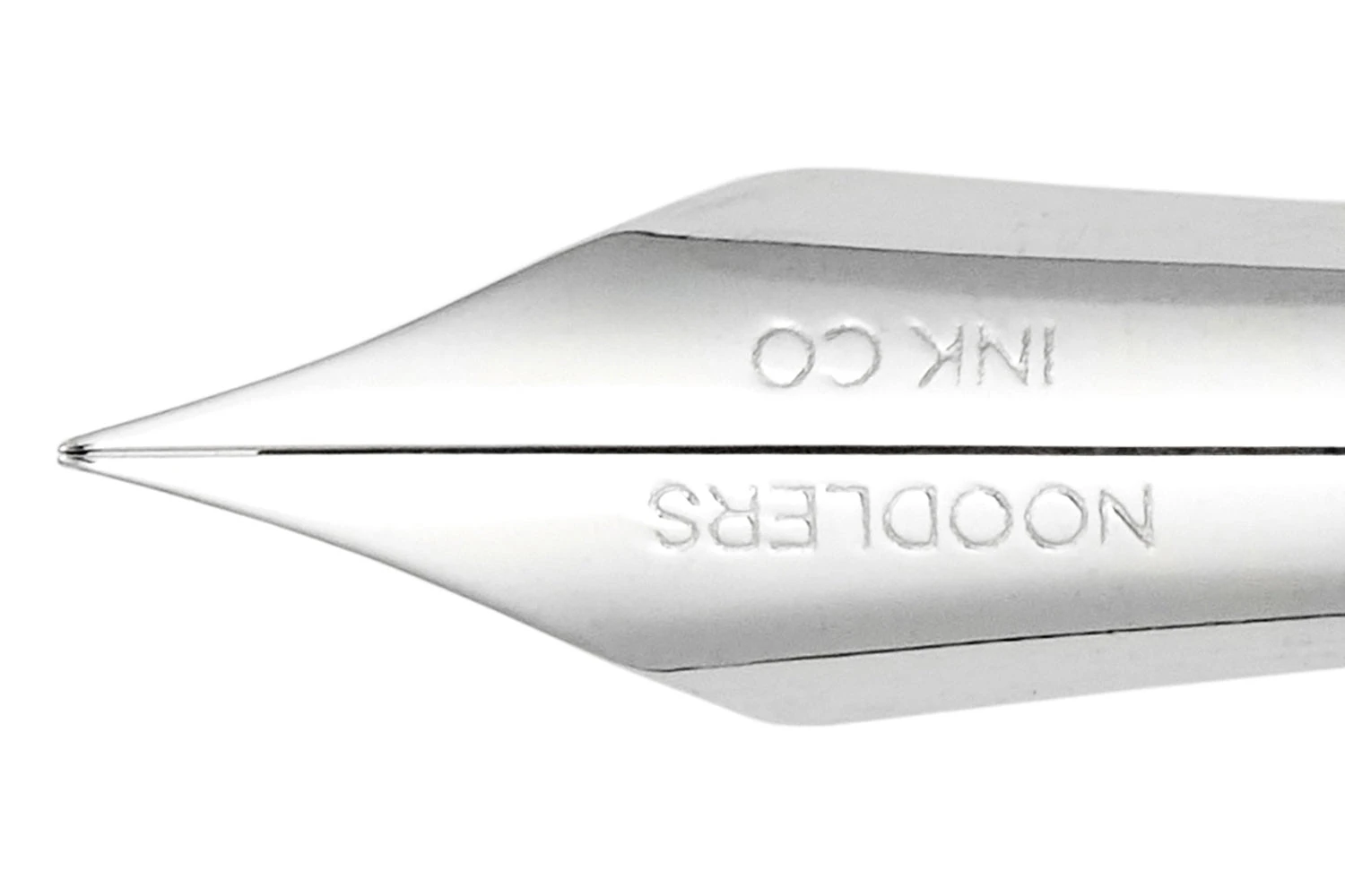 Noodler's Ahab Flex Fountain Pen - Cardinal Darkness 4 Noodler's Ahab Flex Fountain Pen - Cardinal Darkness - Image 4