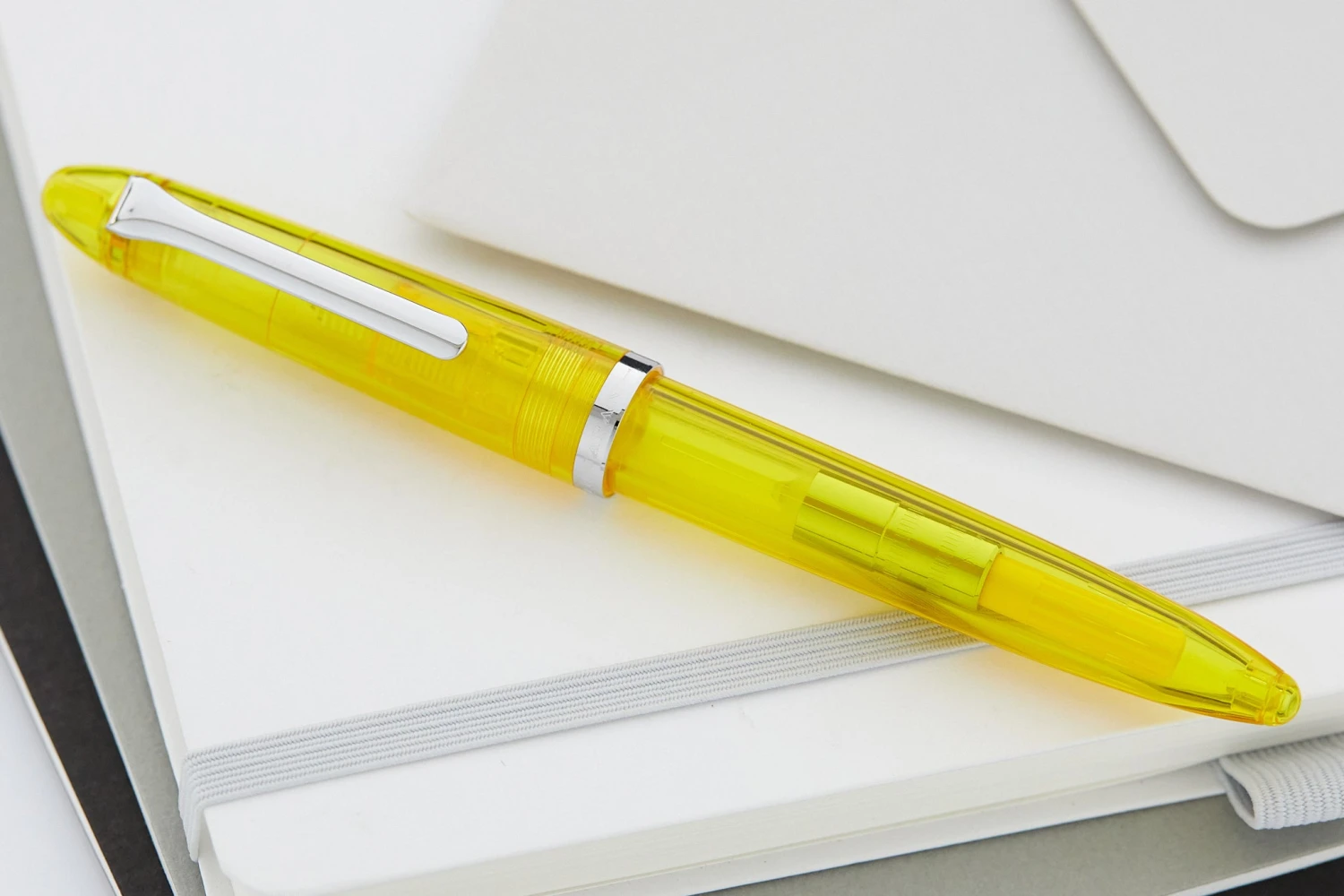 Sailor Compass 1911 Fountain Pen - Transparent Yellow 7 Sailor Compass 1911 Fountain Pen - Transparent Yellow - Image 7