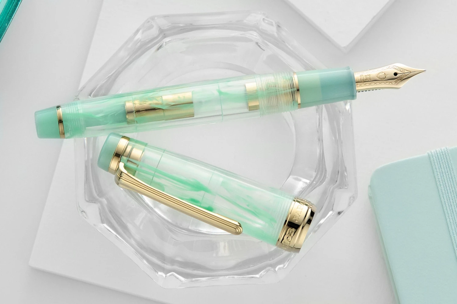 Sailor Veilio Fountain Pen - Pearl Mint (Limited Production) 3 Sailor Veilio Fountain Pen - Pearl Mint (Limited Production) - Image 3