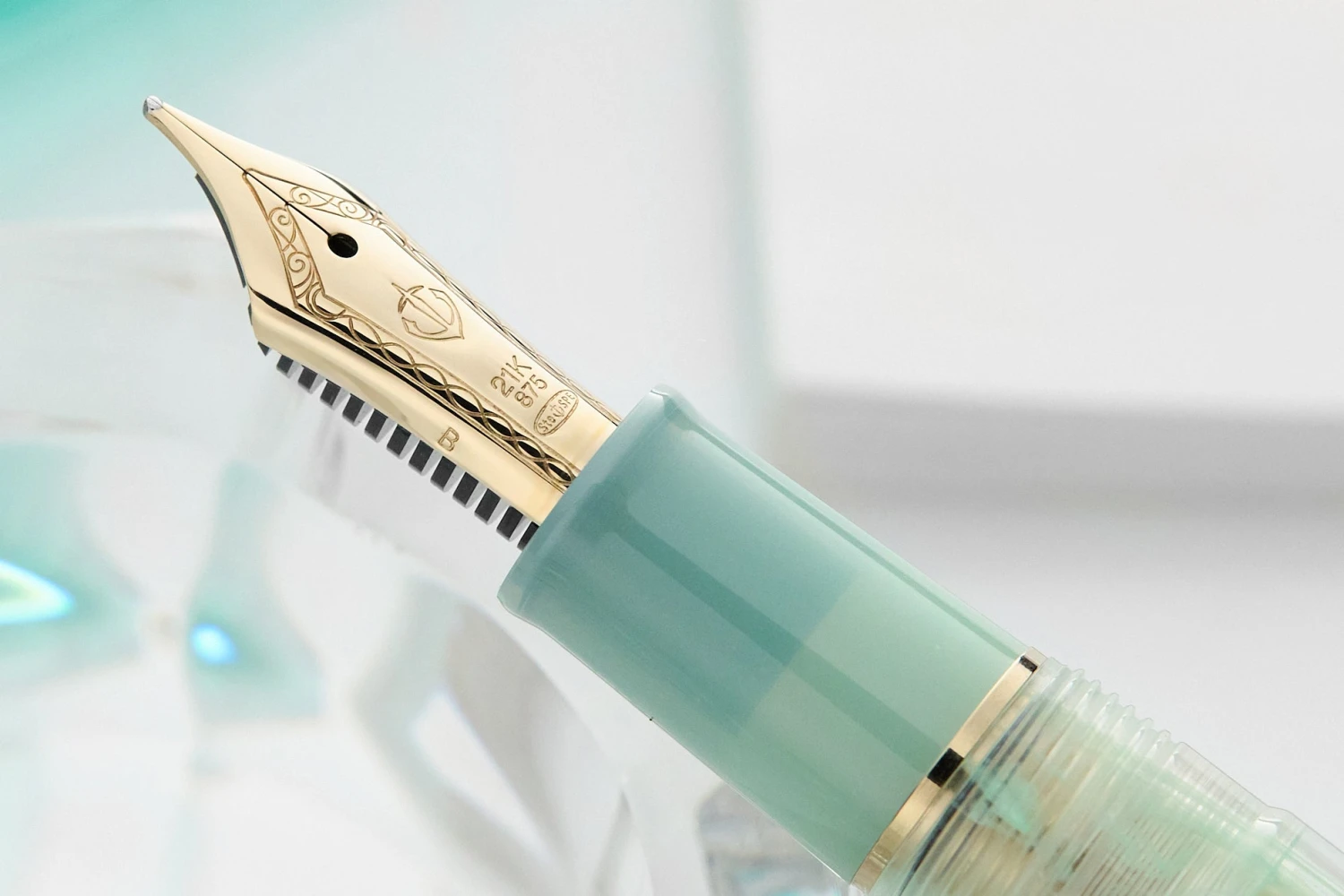 Sailor Veilio Fountain Pen - Pearl Mint (Limited Production) 5 Sailor Veilio Fountain Pen - Pearl Mint (Limited Production) - Image 5